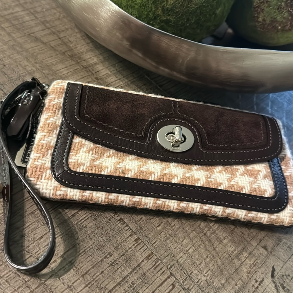 COACH Houndstooth Plaid BrownTweed Wool/Suede W/Silver Tone Turnlock Wristlet